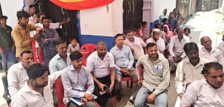 कमेलपुर जनसंवाद ग्रामीणों की आठ मामलों का मौके पर समाधान
