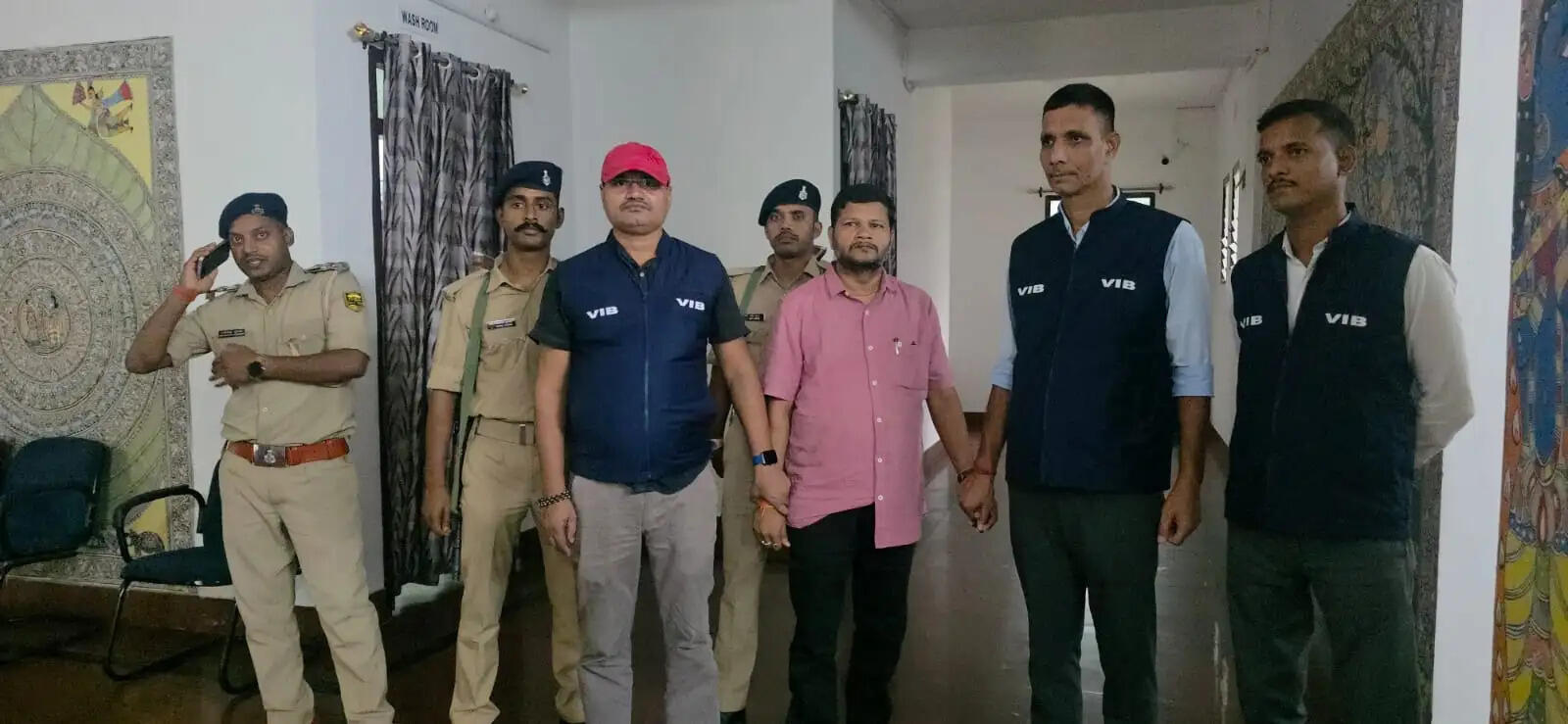 15 हजार रुपये रिश्वत लेते डाटा ऑपरेटर रंगेहाथ गिरफ्तार