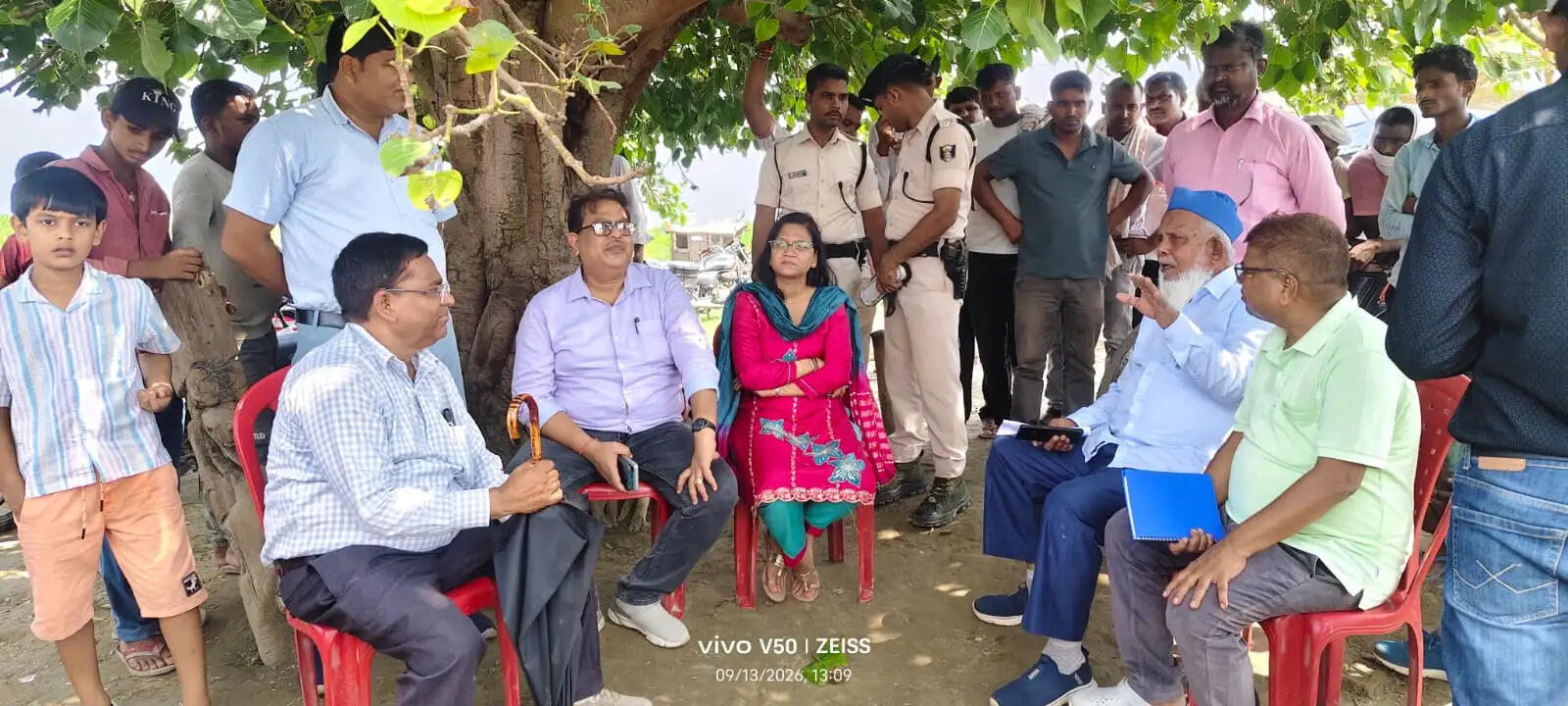 गंडक कटाव का एसडीएम ने लिया जायजा, बाढ़ विशेषज्ञों ने सुझाए बचाव के उपाय