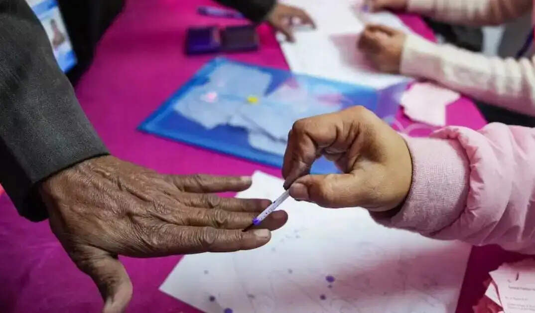 बंगाल में थमा दूसरे चरण का प्रचार, मुख्यमंत्री ममता सहित कई हैवीवेट नेताओं के भाग्य का फैसला 29 को