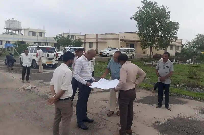 सीहोरः कलेक्टर ने किया आष्टा सिविल अस्पताल एवं नवीन कृषि उपज मंडी का निरीक्षण