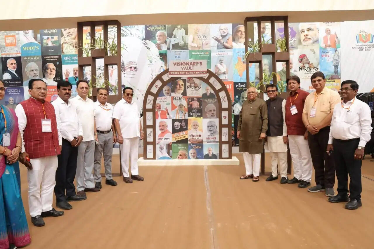 मुख्यमंत्री ने सूरत में स्वामी विवेकानंद राष्ट्रीय पुस्तक मेले का किया उद्घाटन