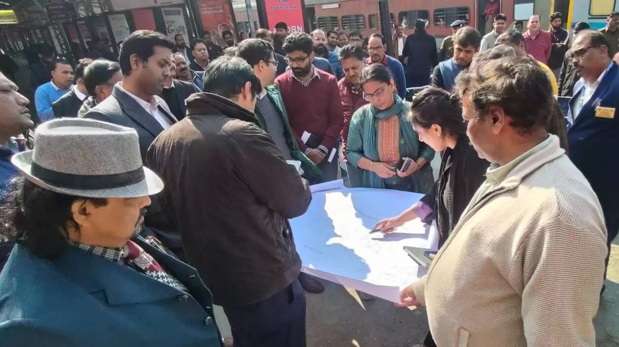 नवागत मंडल रेल प्रबंधक विनीता श्रीवास्तव ने की अर्धकुम्भ-2027 की तैयारियों एवं विकास कार्यों की समीक्षा