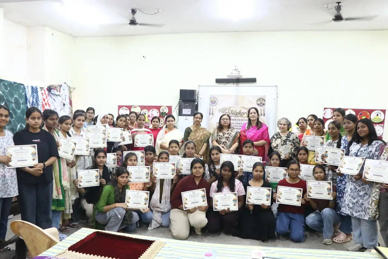 विद्यार्थियों को वास्तविक जीवन की चुनौतियों के लिए तैयार करती हैं कार्यशालाएं : कुलपति
