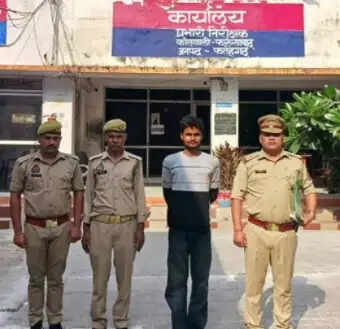 चोरी की चेन और रुपये के साथ वांछित गिरफ्तार