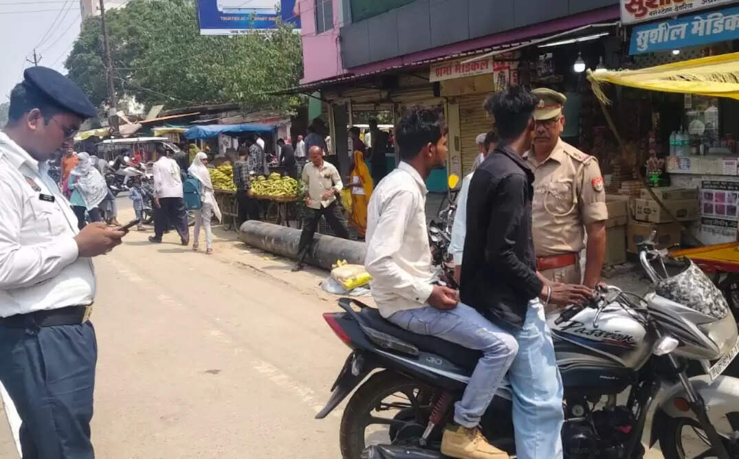 देवरिया में पुलिस ने किए 116 वाहनों के चालान, चार वाहन सीज