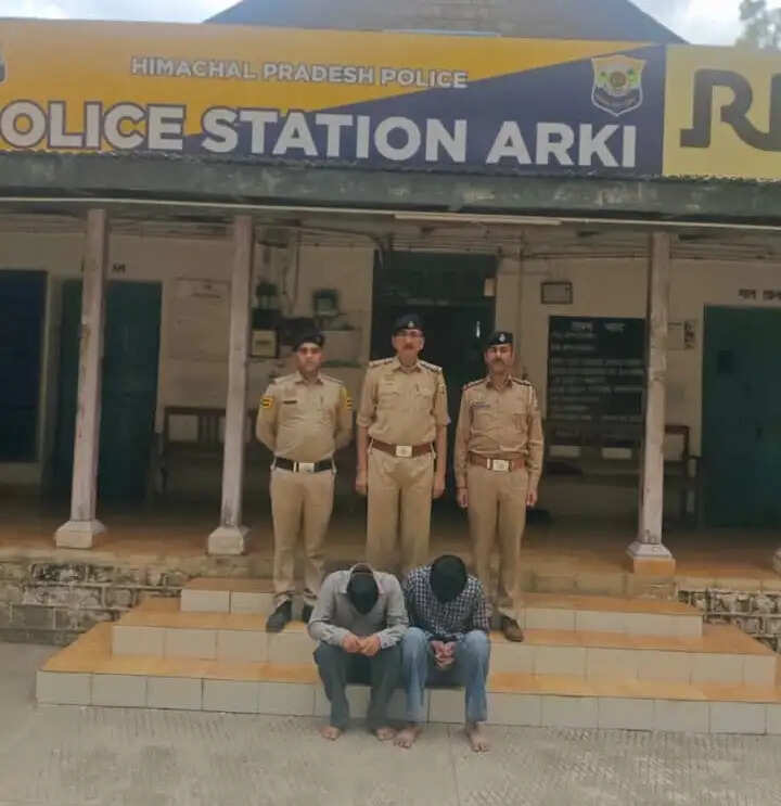 दो युवकों को अफीम सहित पुलिस ने किया गिरफ्तार
