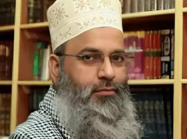 विदेश में बैठकर माैलाना चार साल तक लेता रहा वेतन, सरकारी गबन का केस दर्ज