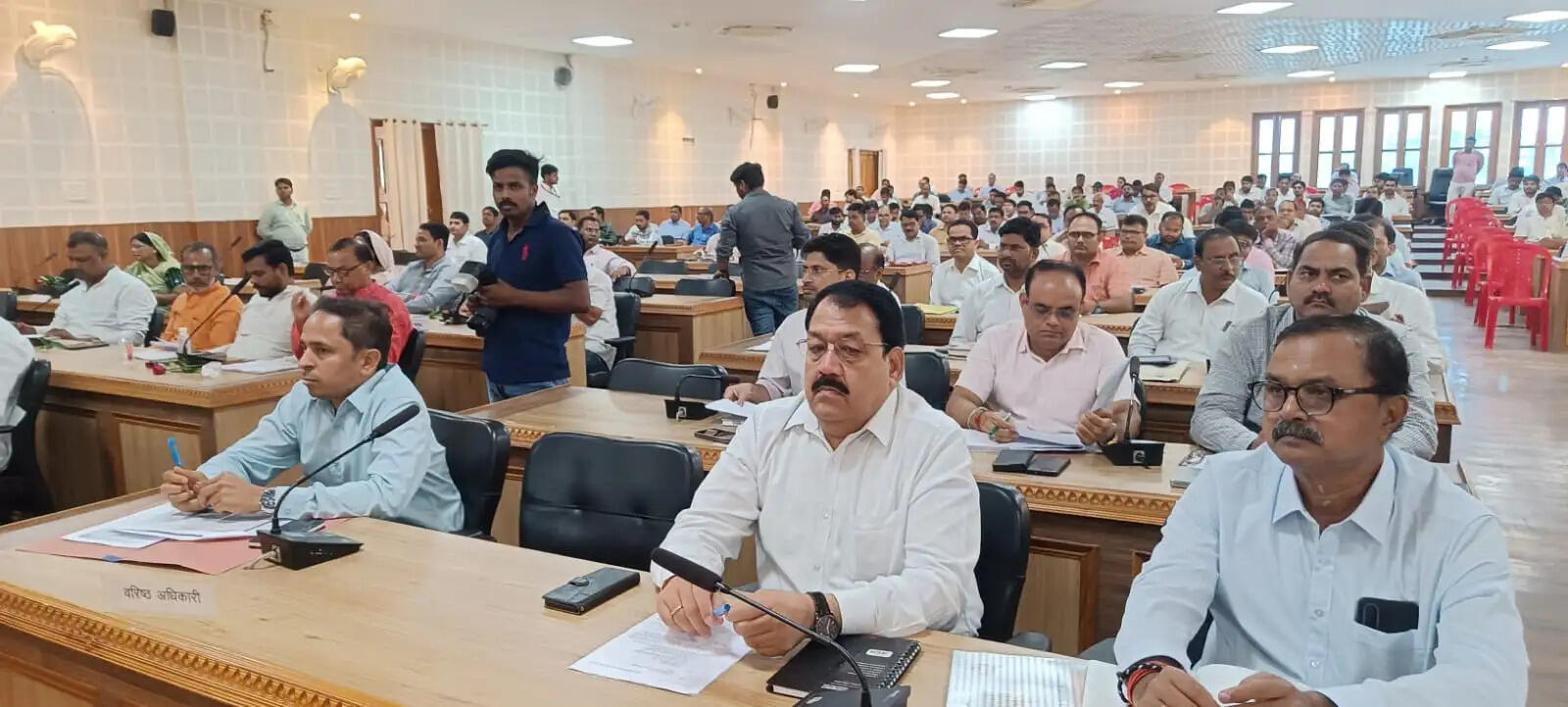 योजनाओं के क्रियान्वयन में किसी प्रकार की लापरवाही नहीं की जाएगी बर्दाश्त : कमलेश पासवान