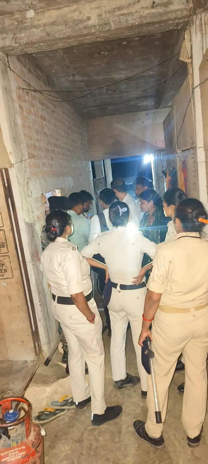 बिहारः आर्केस्ट्रा समूहों से मुक्त कराई गई 40 से ज्यादा नाबालिग लड़कियां, 22 गिरफ्तार
