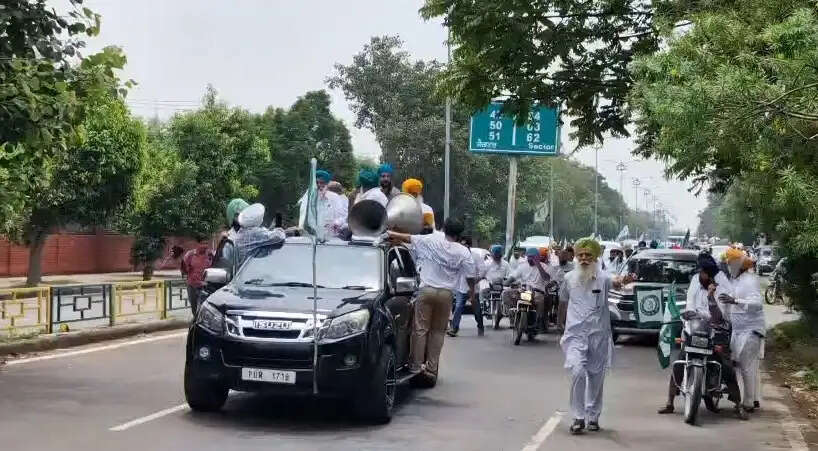भारत-अमेरिका व्यापार समझौते का विरोध, पंजाब के किसानों ने चंडीगढ़ में निकाली मोटरसाइकिल रैली