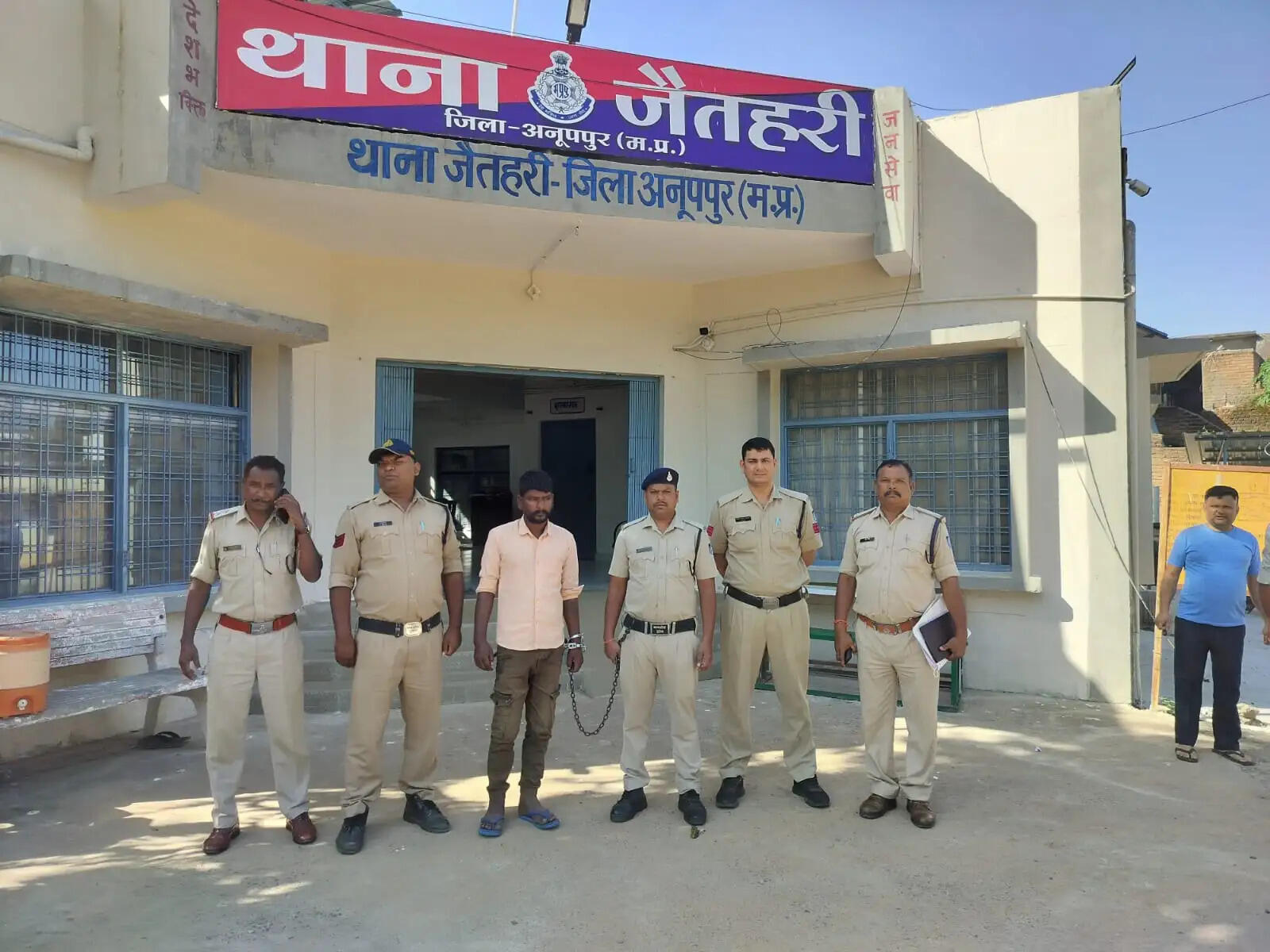 अनूपपुर: दोस्त के घर छिपा था दादा की हत्या का आरोपी पोता, गिरफ्तार