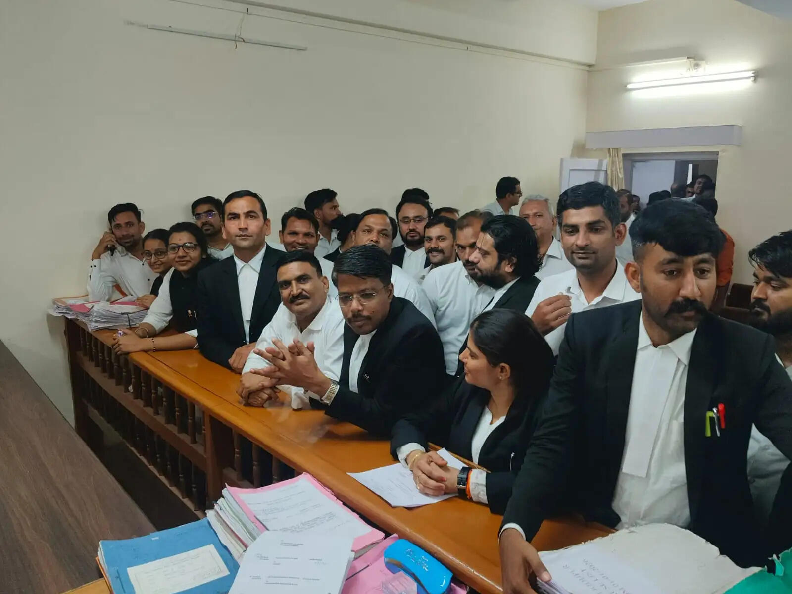 अधिवक्ताओं ने उपभोक्ता आयोग के अध्यक्ष के खिलाफ की शिकायत