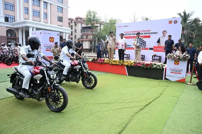 सड़क सुरक्षा व्यवस्था को मजबूत करने के उद्देश्य से मुख्यमंत्री ने असम पुलिस को सौंपी 50 अत्याधुनिक बाइक