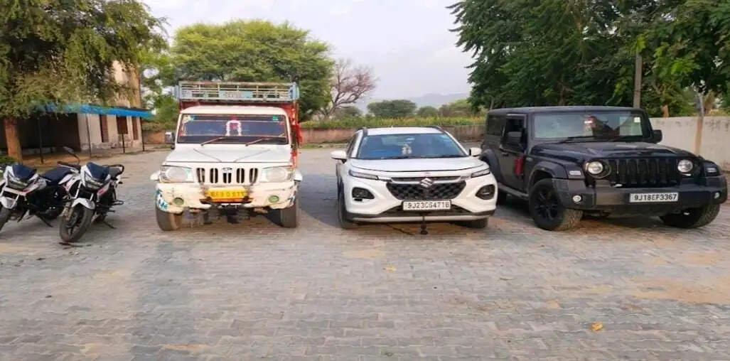 सीकर पुलिस की बड़ी कार्रवाई&nbsp;: 5-6 करोड़ के हाईटेंशन बिजली तार चुराने वाली अंतरराज्यीय गैंग का खुलासा, 12 आरोपित गिरफ्तार