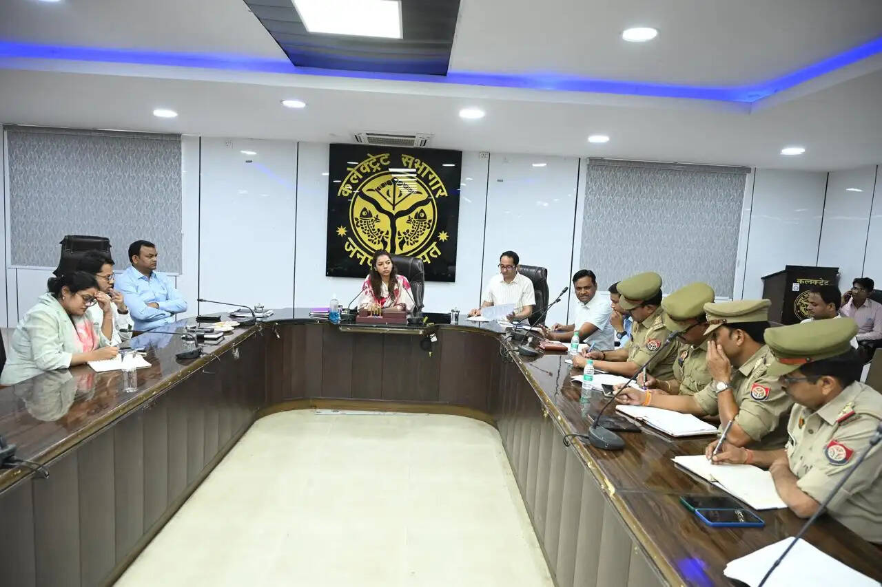 बागपत में अवैध खनन पर डीएम की फटकार