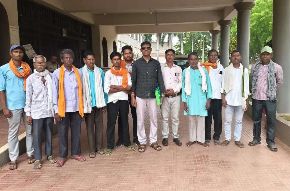 फसल बीमा के लाभ से वंचित हैं सिंगपुर एवं मूलगांव कृषि समितियों के किसान