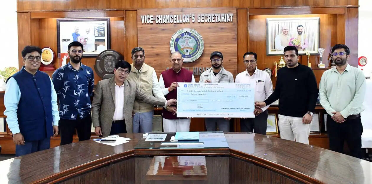 हिसार : हकृवि ने कृषि, डेयरी व मशरूम के क्षेत्र में नवाचार और उद्यमिता को बढ़ावा देने के लिए महत्वपूर्ण कदम उठाए : प्रो. बीआार कम्बोज