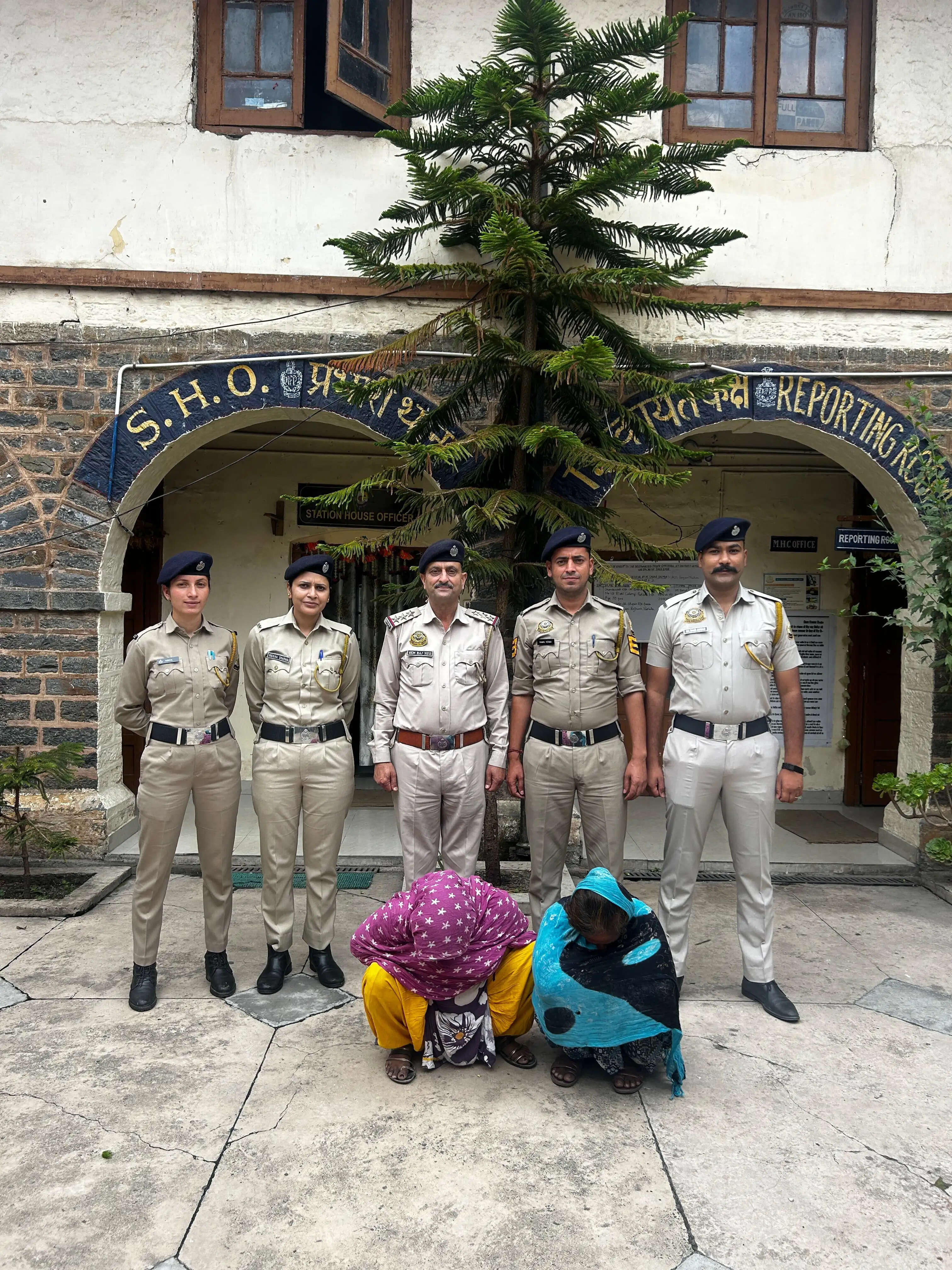 फिल्मी अंदाज में 50 लाख के गहनों पर हाथ साफ करने वालीं पंजाब की दो महिलाएं गिरफ्तार, पूरा सामान बरामद