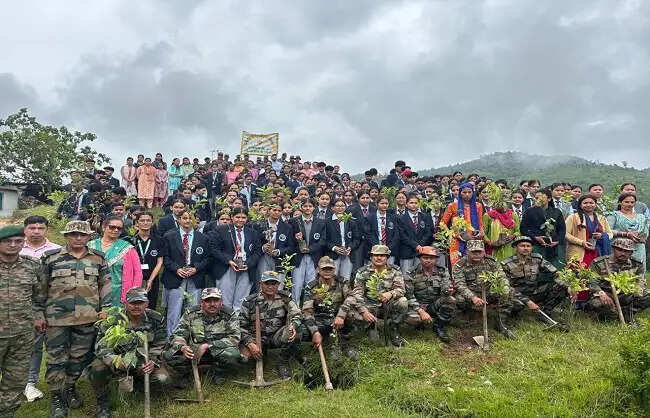 हरेला सप्ताह के तहत लगाए 20 हजार पौधे