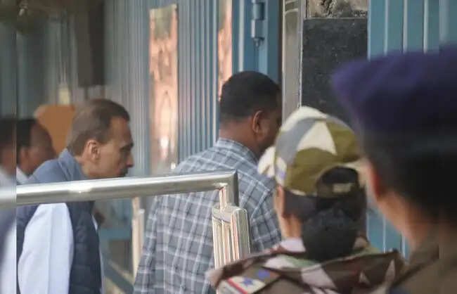 मनी लॉन्ड्रिंग मामले में पूछताछ के लिए ईडी के समक्ष पेश हुए अनिल अंबानी