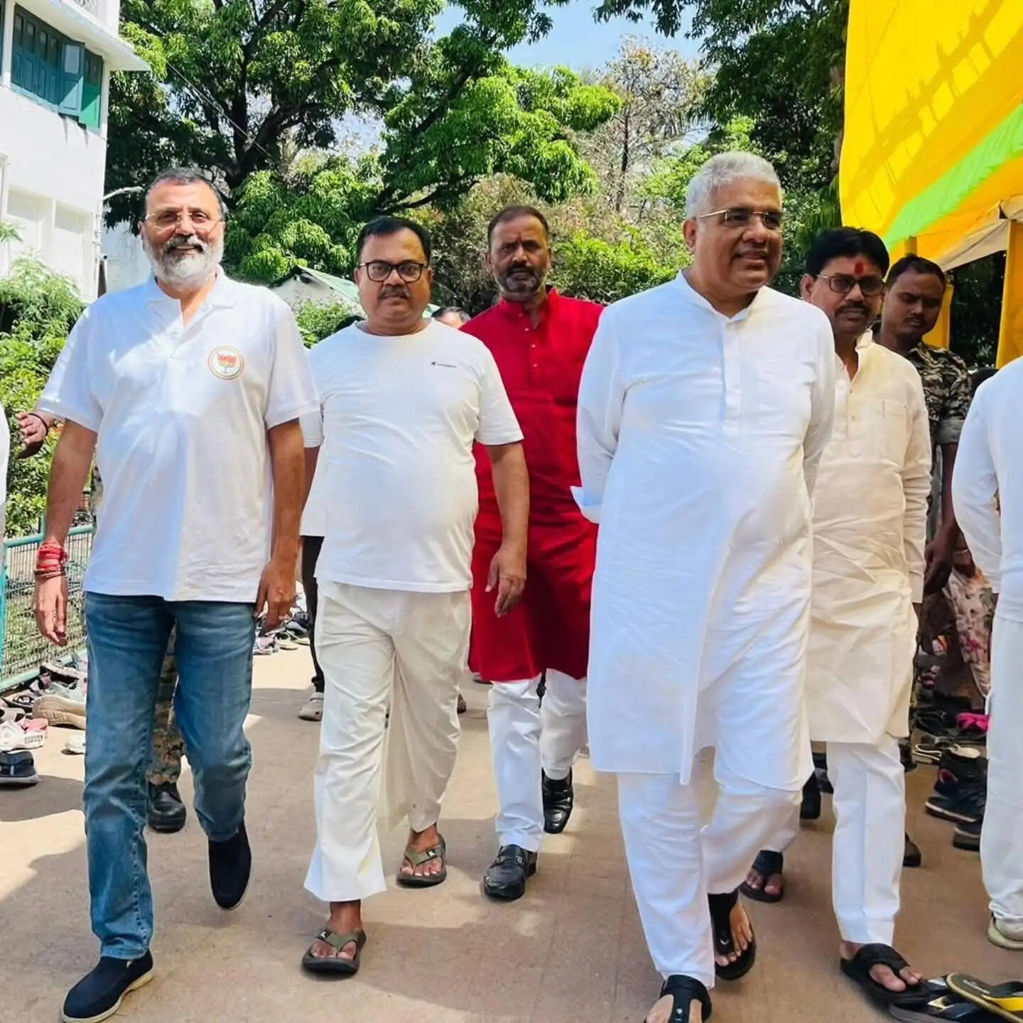 देवघर पहुंचे केंद्रीय मंत्री भूपेंद्र यादव, सत्संग आश्रम में लिया आचार्य देव का आशीर्वाद