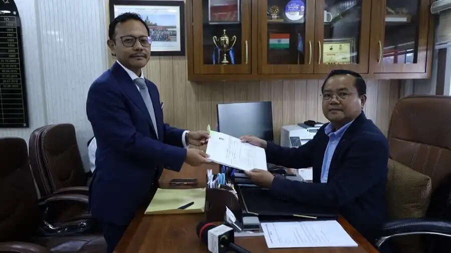 एनपीपी के जेम्स संगमा ने राज्यसभा चुनाव के लिए दाखिल किया नामांकन पत्र