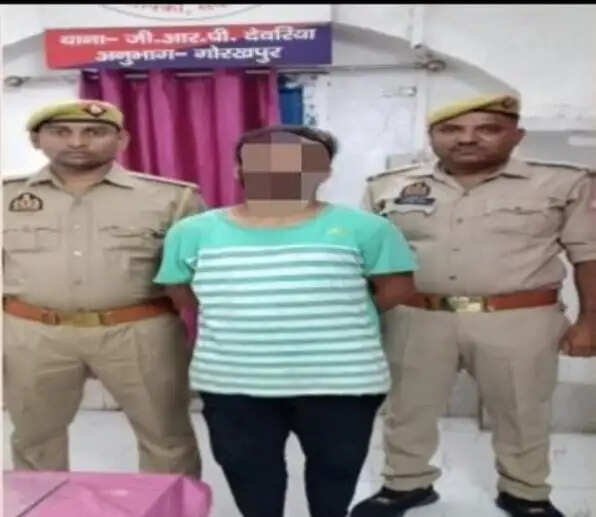 देवरिया रेलवे स्टेशन पर स्कॉर्ट पुलिसकर्मियों से अभद्रता करने वाला युवक गिरफ्तार