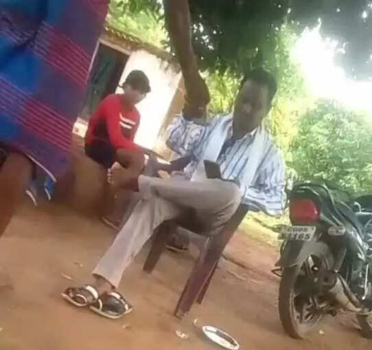 जिस लिपिक काे एसीबी ने रिश्वत लेते रंगे हाथ पकड़ा, उसका रिश्वत लेते वीडियो हुआ वायरल