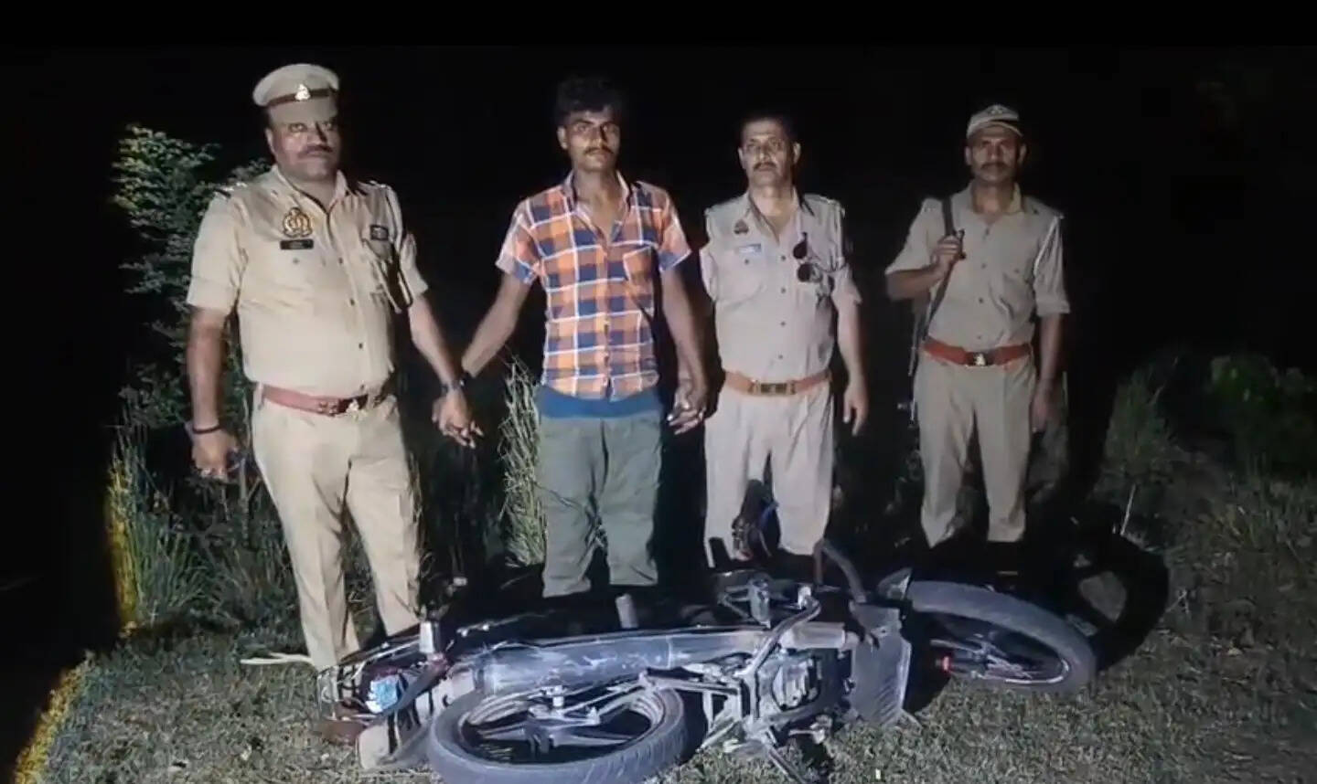 पुलिस मुठभेड़ में दो आरोपित गिरफ्तार