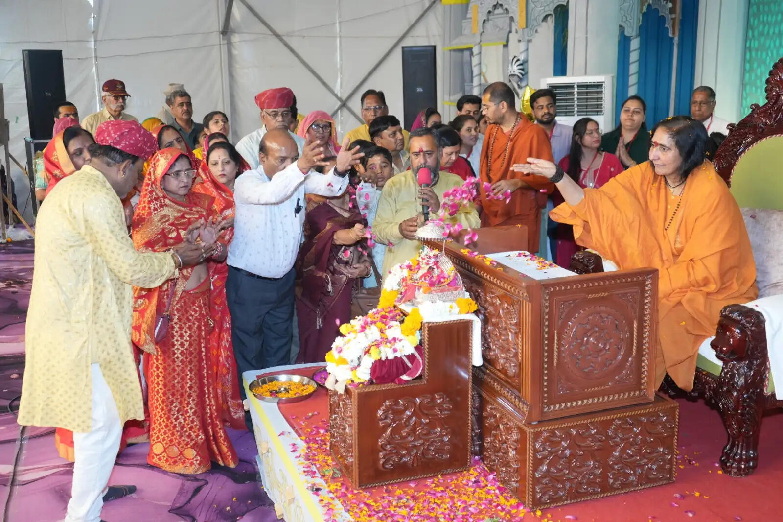 वासना और लोभ का त्याग कर आत्म चिंतन करें : साध्वी ऋतंभरा