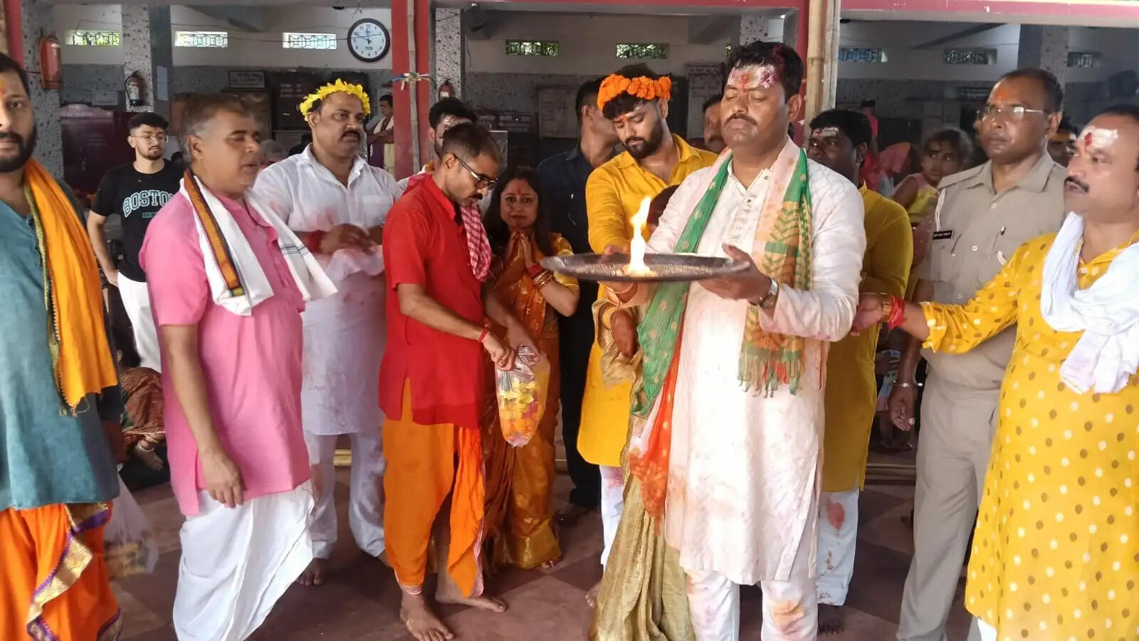 बिहार के कल्याण मंत्री ने बासुकीनाथ धाम में टेका मत्था