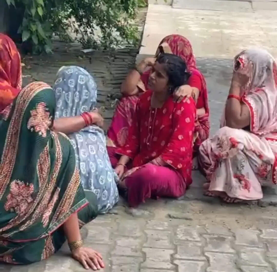 फर्रुखाबाद: साइकिल से गंगा स्नान करने जा रहे किसान की बिजली करंट से मौत
