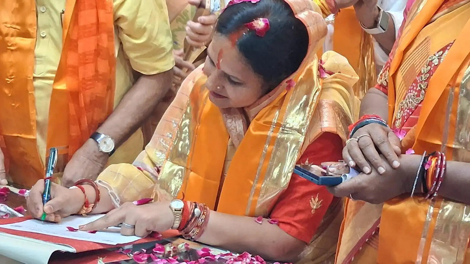 अजमेर नगर निगम के नए बोर्ड ने संभाला कामकाज, कांग्रेस पार्षदों का गेट पर प्रदर्शन