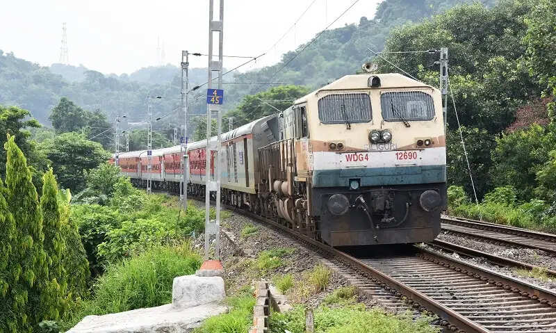 पूसीरे ने दो जोड़ी स्पेशल ट्रेनों की सेवा बढ़ाई