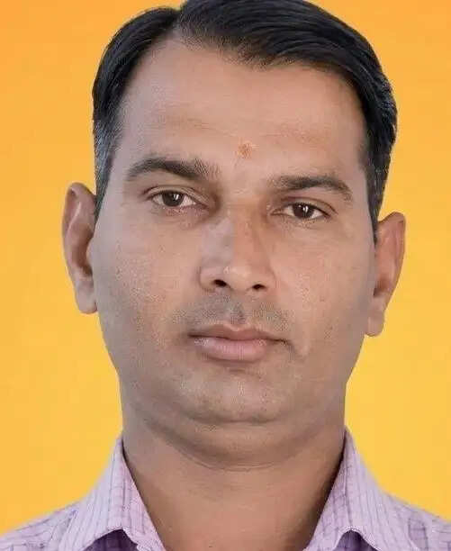 तेज रफ्तार कैंपर की टक्कर से कांस्टेबल की मौत