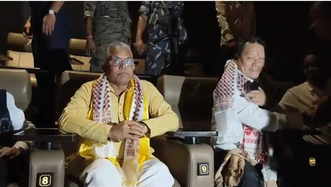 मंत्री दिलीप घोष ने सिलीगुड़ी में कार्यकर्ताओं के साथ देखी 'हनुमान अंश'