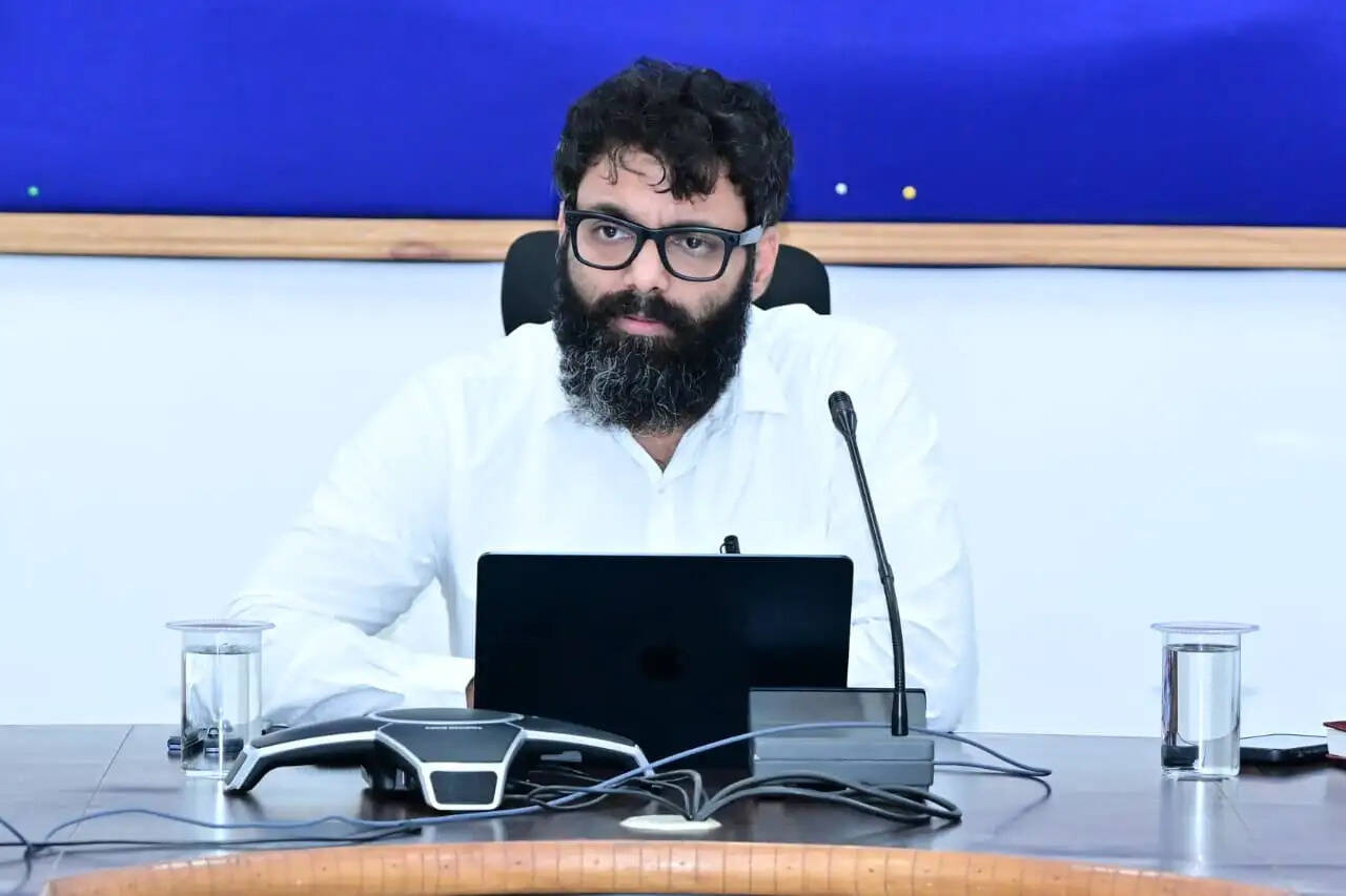 जशपुर में कलेक्टर सख्त, छात्रावासों के निरीक्षण से लेकर अस्पतालों की निगरानी तक कड़े निर्देश