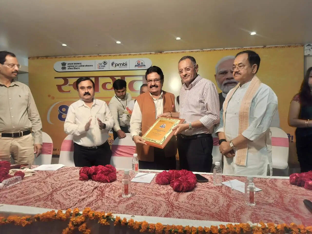 उत्कृष्ट जन औषधि केंद्र के लिए मुरादाबाद के हरीश भसीन लखनऊ में सम्मानित