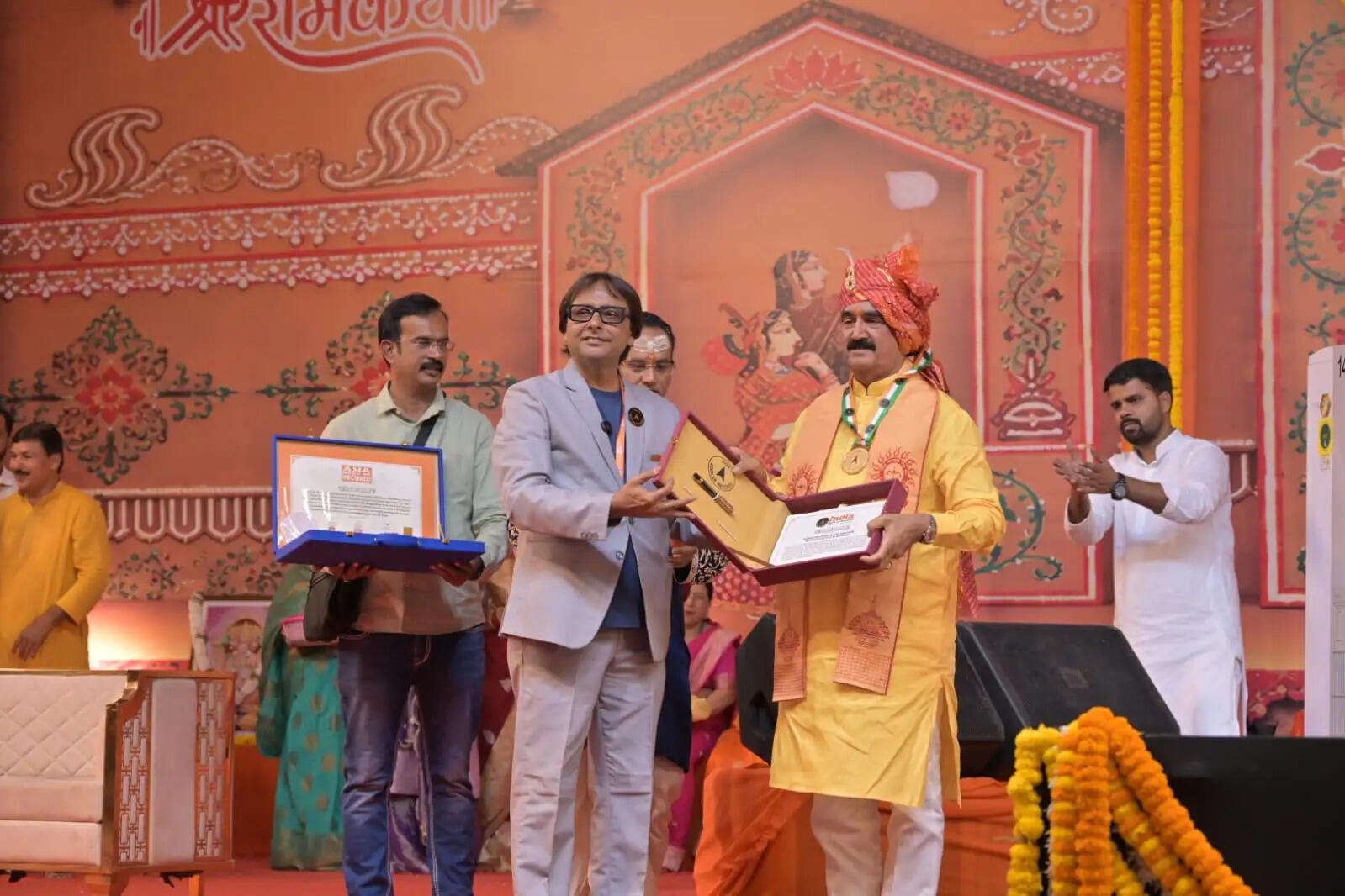 ज्ञान प्रकाश सिंह की श्रीराम कथा में विश्व रिकॉर्ड, 11 करोड़ एक बार लिखा गया राम नाम