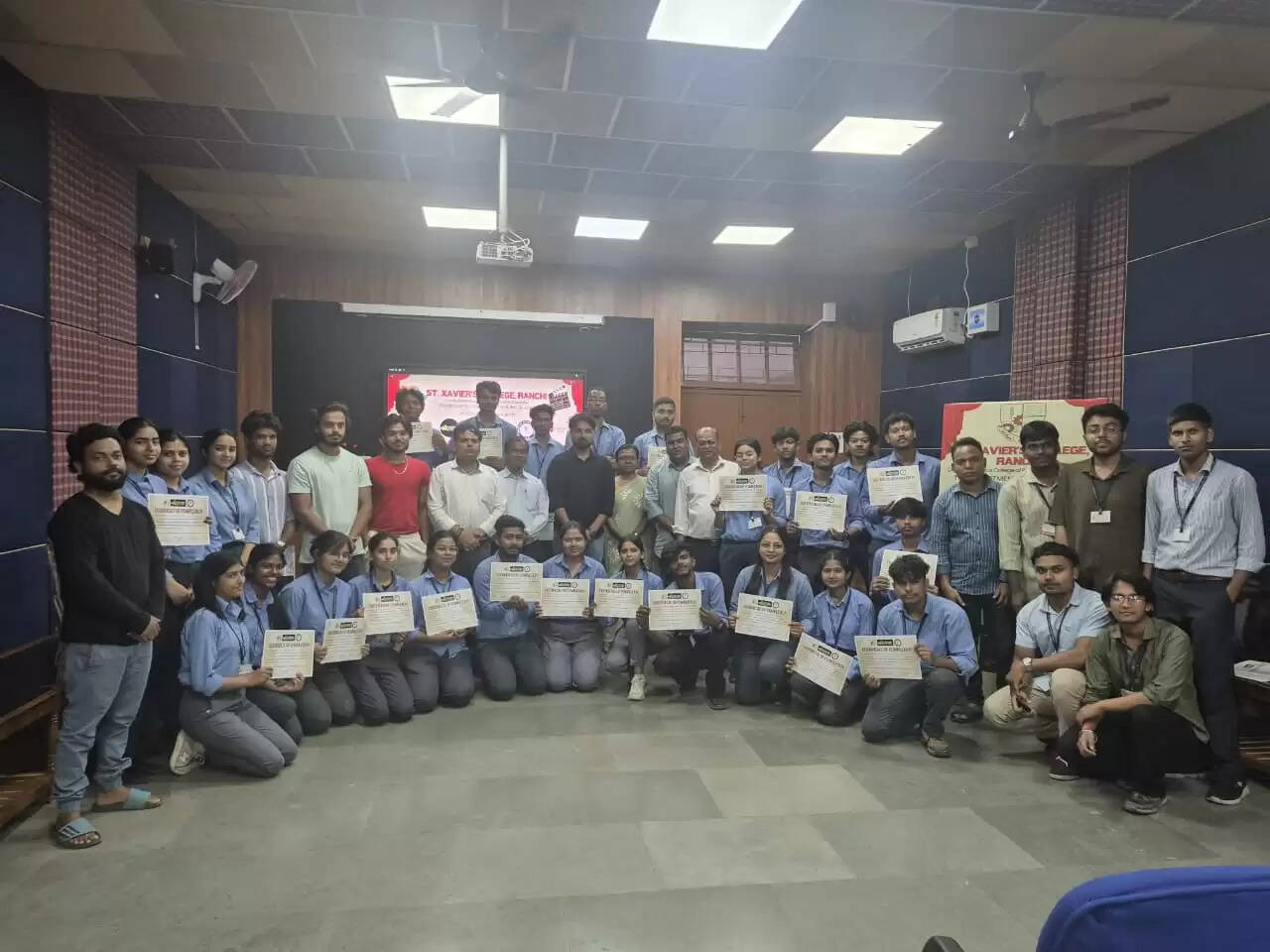 एक्टिंग वर्कशॉप में छात्रों ने सीखी अभिनय की बारीकियां