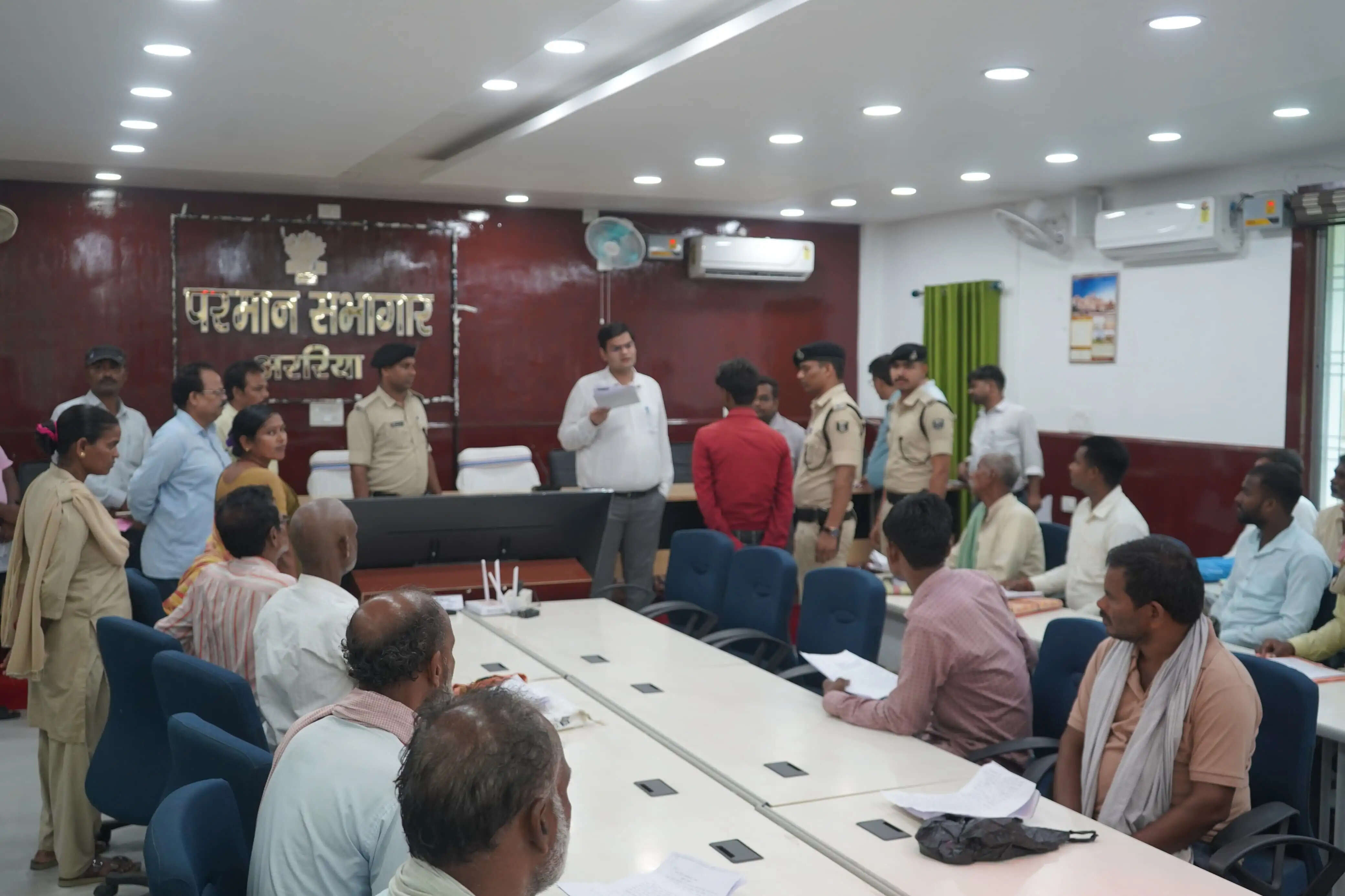 डीएम के जनता दरबार में 68 फरियादियों ने लगाई फरियाद