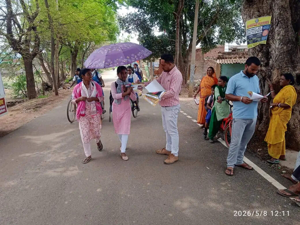 इटकी के गांवों में कानूनी जागरूकता अभियान,नशा-मुक्ति और बाल संरक्षण के प्रति किया जागरूक