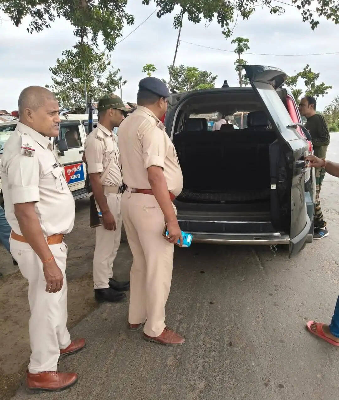 सुपौल में सघन वाहन जांच अभियान, पुलिस ने दस्तावेज जांच के साथ तस्करी पर कसी नजर