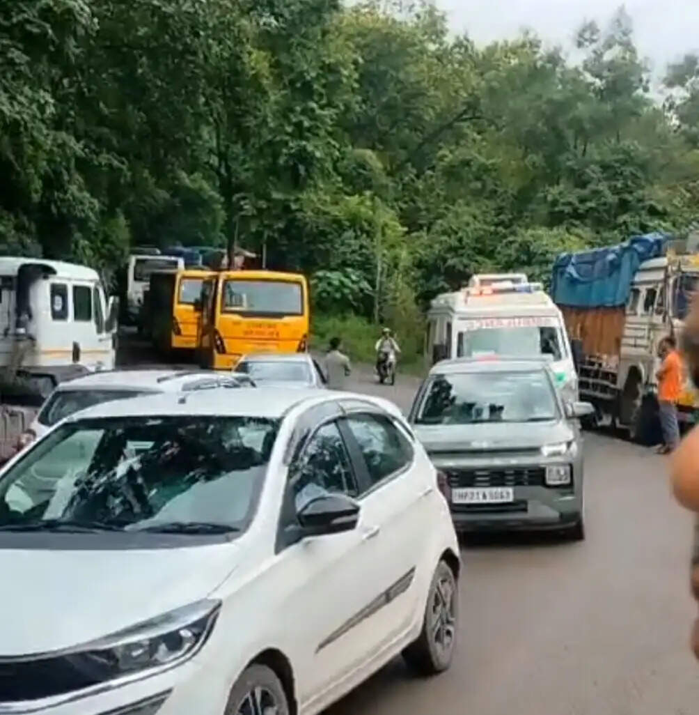 एनएच-07 पर ट्रालों के कारण बढ़ रही जाम की समस्या, प्रशासन पर गंभीर न होने का आरोप : राकेश गर्ग