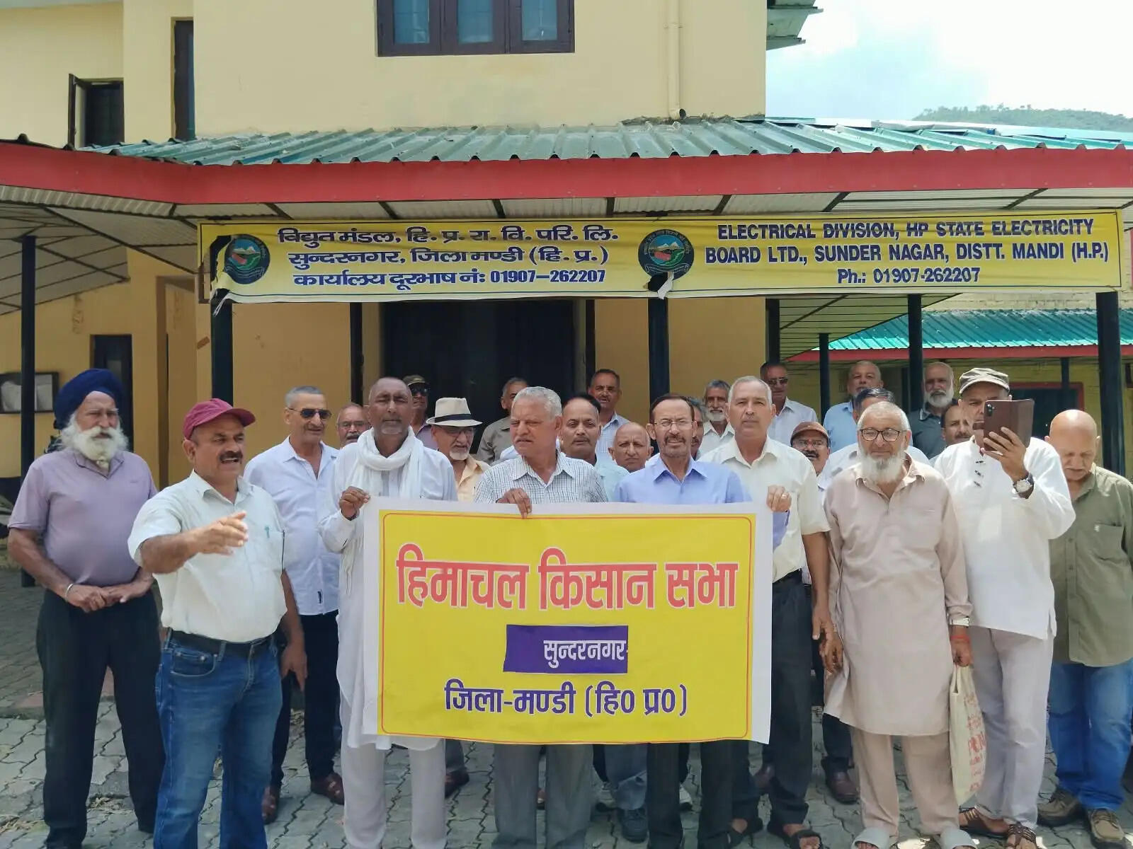 बिना सहमति स्मार्ट मीटरिंग परियोजना को स्थगित करने की उठी मांग, सीएम को भेजा ज्ञापन