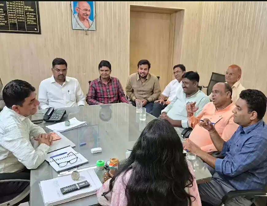 नहर बंदी के दौरान जल आपूर्ति व्यवस्था को लेकर भाजपा प्रतिनिधि मंडल मिला कार्यवाहक चीफ इंजीनियर से