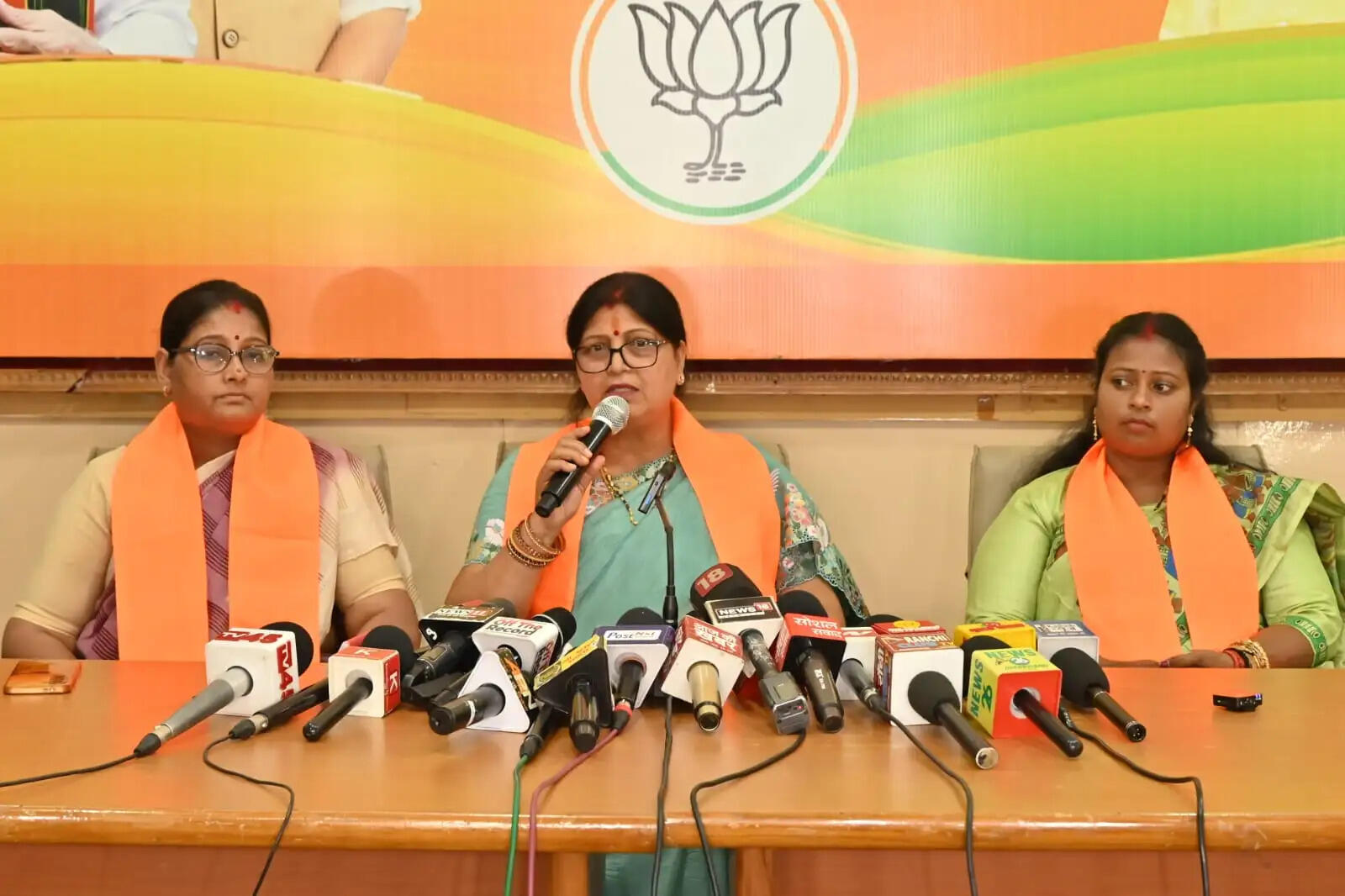 महिला आरक्षण पर पकड़ी गई कांग्रेस की चोरी, इसलिए बहा रहें घड़ियाली आंसू : नीरा यादव