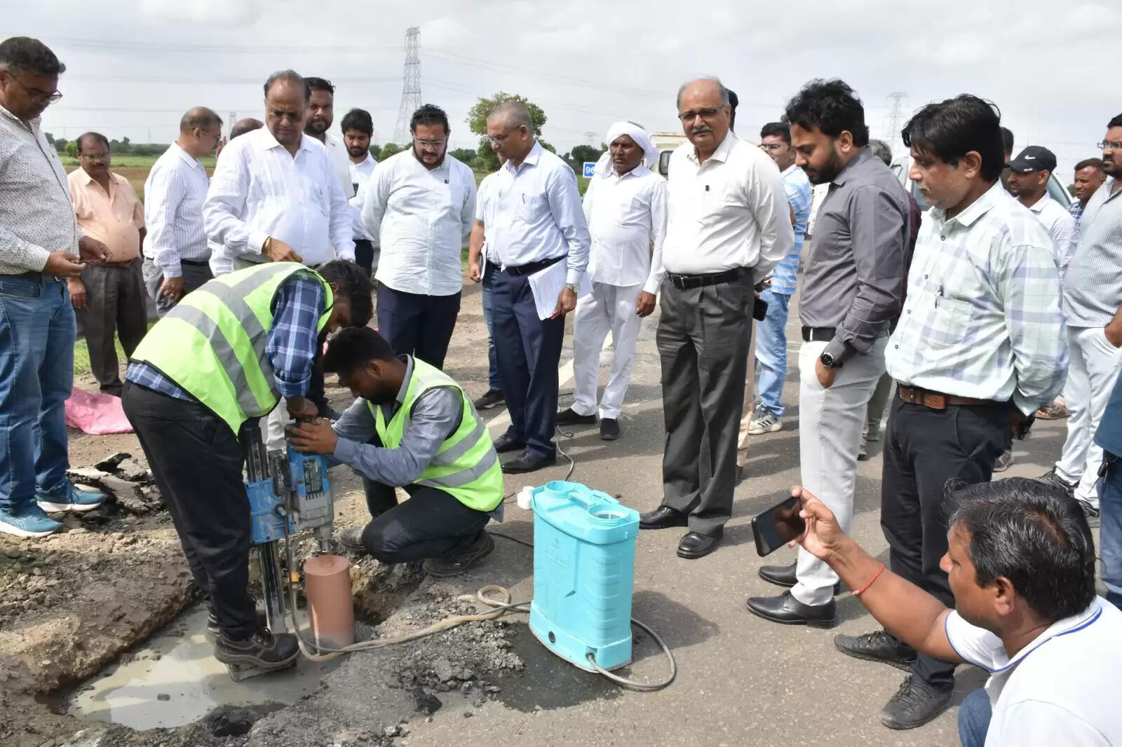 भारतमाला हाईवे के क्षतिग्रस्त होने के मामले में जांच शुरू, लिए सैंपल