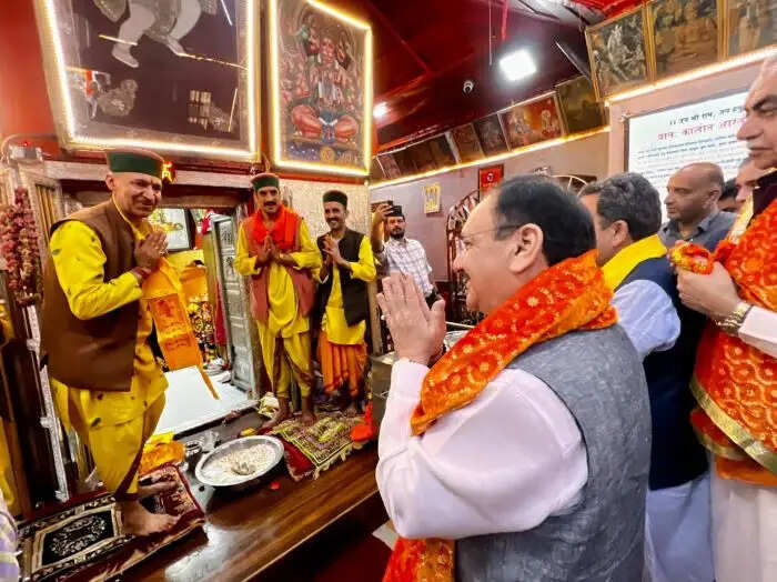 भाजपा सरकार के 12 वर्ष पूर्ण होने पर जाखू मंदिर में जे.पी. नड्डा ने की विशेष पूजा-अर्चना